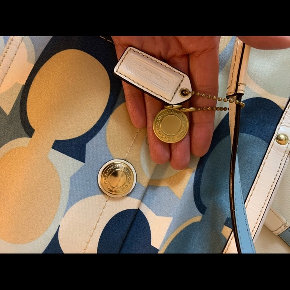 Authentic Coach Logo Tote - Picture 6 of 8